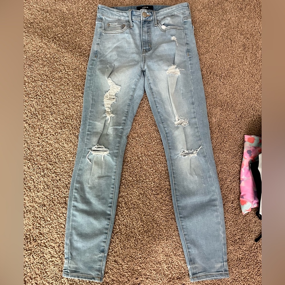Women’s Aeropostale ripped jeggings